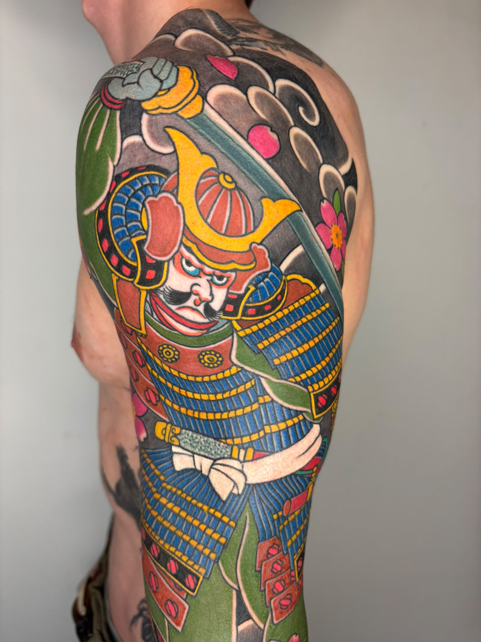 Japanse samurai tattoo op schouder, gezet door Daan Verbruggen (Namakubi Tattoo) bij True Spirit Tattoo Barendrecht
